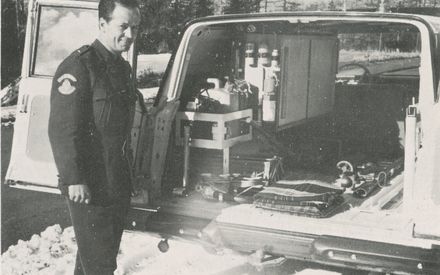 TCS-Patrouillenfahrzeug aus dem Jahr 1967, eingerichtet für den Transport von zwei Verletzten (mit Erste-Hilfe-Ausrüstung und zwei Apotheken)